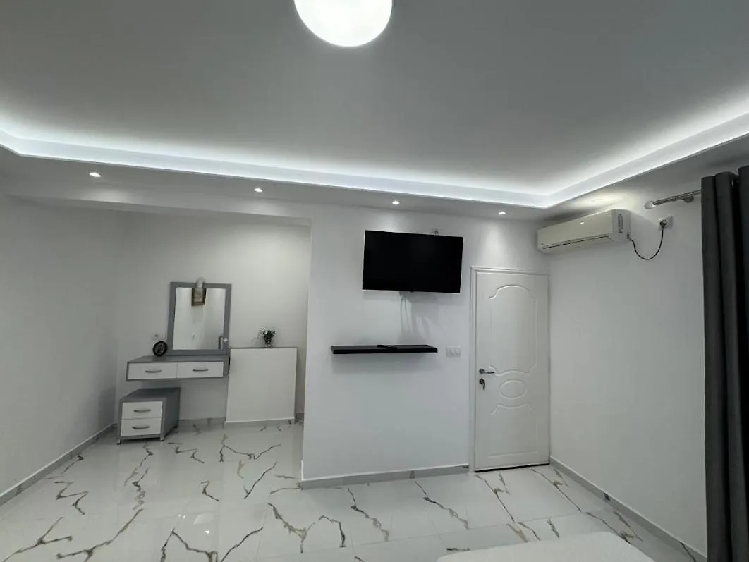 Chrisimos Apartment Himare